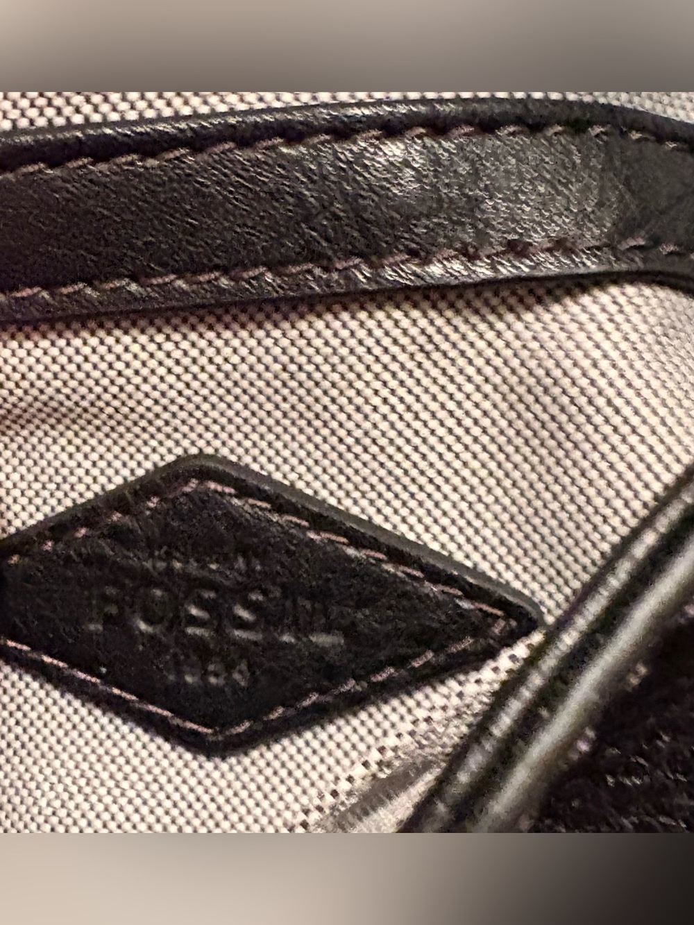 A Fossil small purse. New with tag - Picture 2 of 8